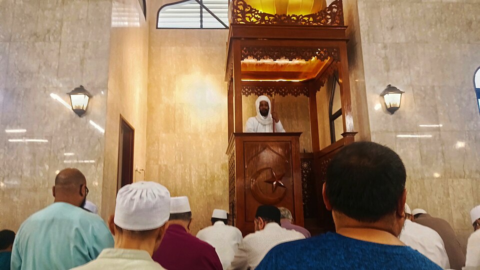 Khutbah Jumat di masjid
